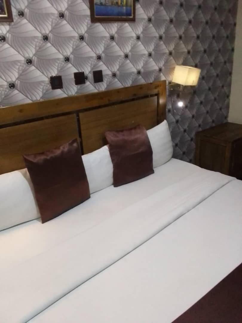 Blue Moon Hotels Victoria Island Lagos Exteriör bild