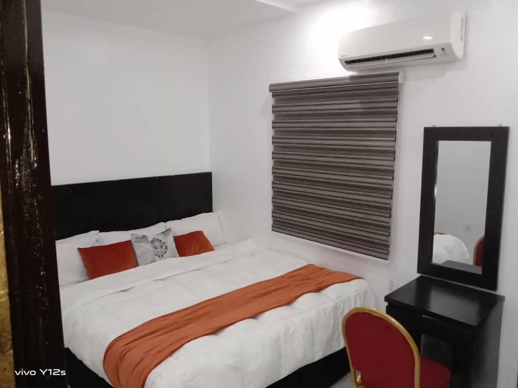 Blue Moon Hotels Victoria Island Lagos Exteriör bild